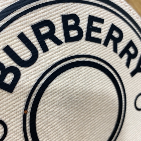 NWOT. Burberry, small makeup bag. - Picture 11 of 12